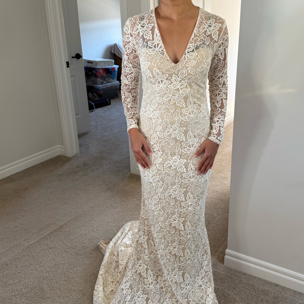 Beautiful Beige lace wedding dress Brand New